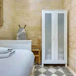 The Delimara Lighthouse - A Unique, Cultural By 360 Estates Apartmán Marsaxlokk