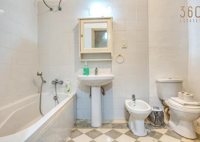 The Delimara Lighthouse - A Unique, Cultural By 360 Estates Apartament