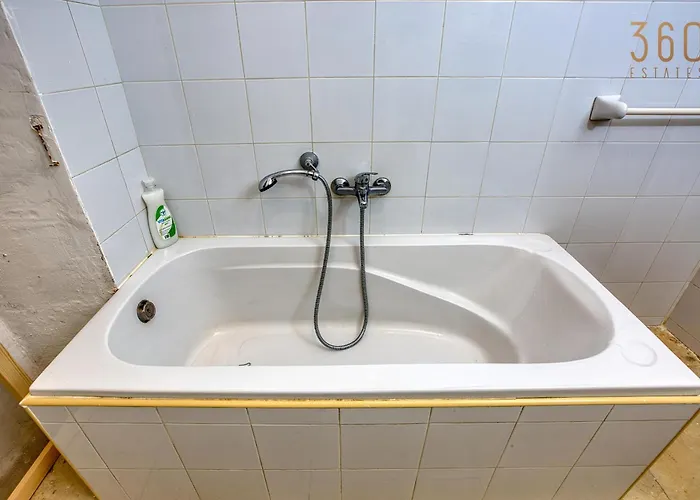 The Delimara Lighthouse - A Unique, Cultural By 360 Estates Apartament Marsaxlokk