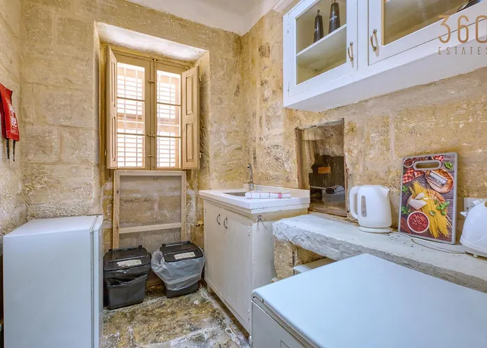 Apartament The Delimara Lighthouse - A Unique, Cultural By 360 Estates Marsaxlokk